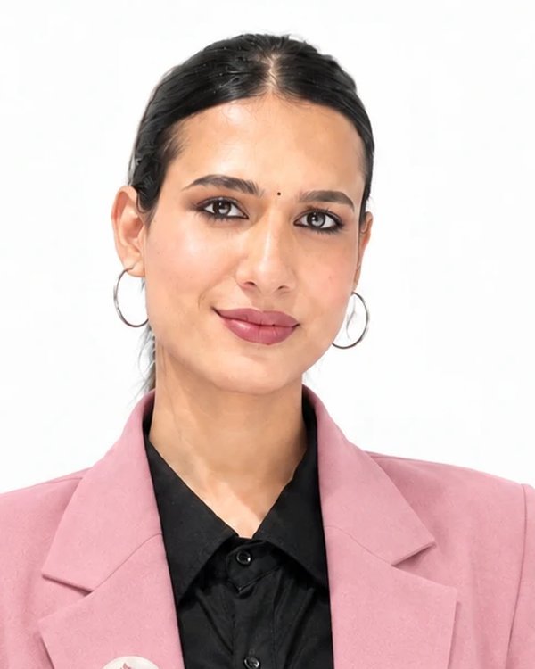 Harsha Oberoi — Senior Makeup Artist at Sharyum